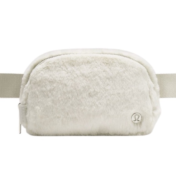 🆕 Lululemon Fleece Plush Everywhere Belt Bag 1L - Picture 1 of 12